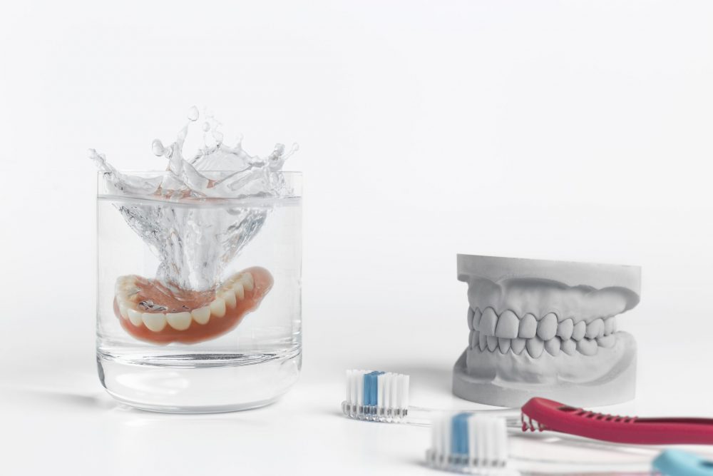 入れ歯のお掃除｜盛岡市で入れ歯の調整・メンテナンスはふじの歯科医院